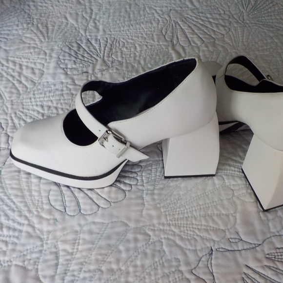GB White Block Heel Shoes - Picture 3 of 9